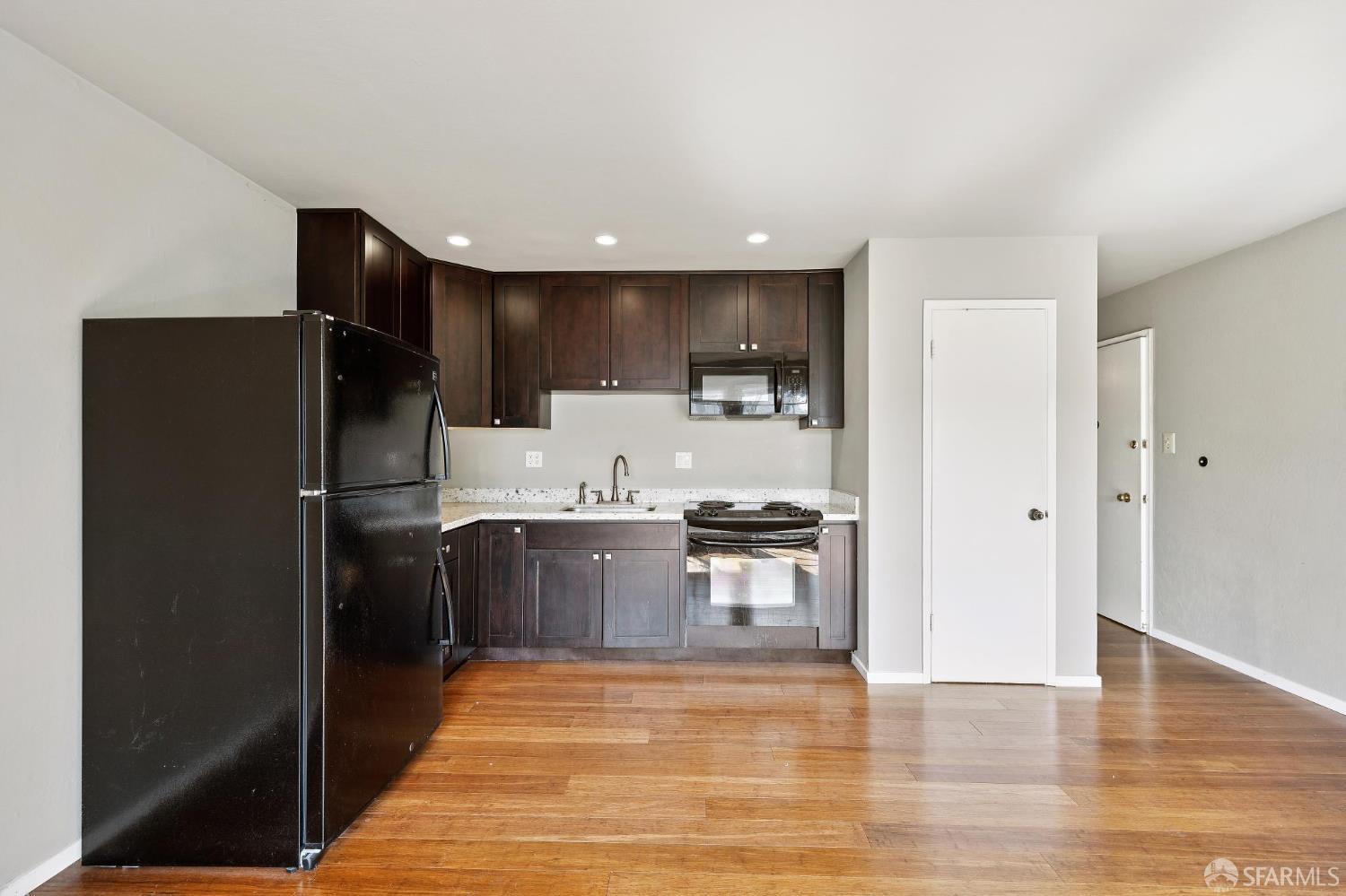 Detail Gallery Image 12 of 28 For 1110 Steiner St, San Francisco,  CA 94115 - – Beds | – Baths