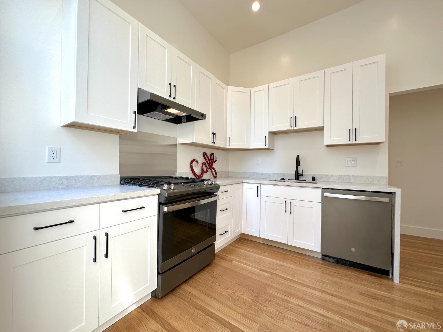 Detail Gallery Image 15 of 34 For 615 Octavia St, San Francisco,  CA 94102 - – Beds | – Baths