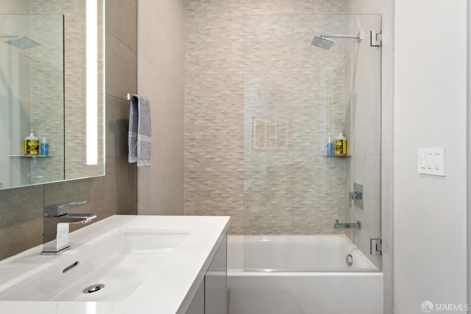 Detail Gallery Image 12 of 37 For 824 Hyde St, San Francisco,  CA 94109 - – Beds | – Baths