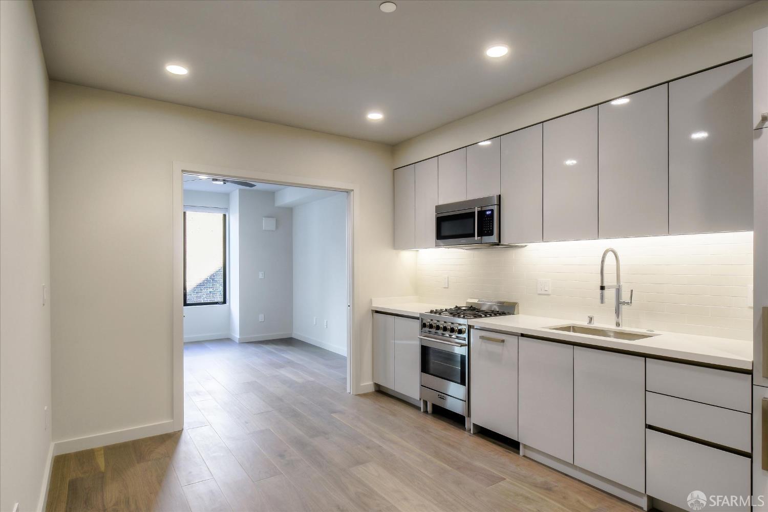 Detail Gallery Image 31 of 37 For 824 Hyde St, San Francisco,  CA 94109 - – Beds | – Baths