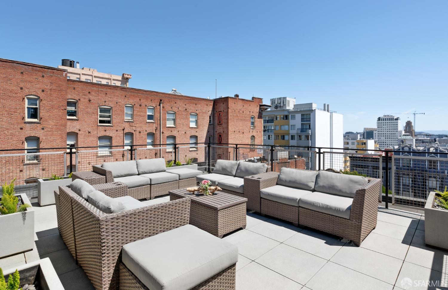 Detail Gallery Image 19 of 37 For 824 Hyde St, San Francisco,  CA 94109 - – Beds | – Baths