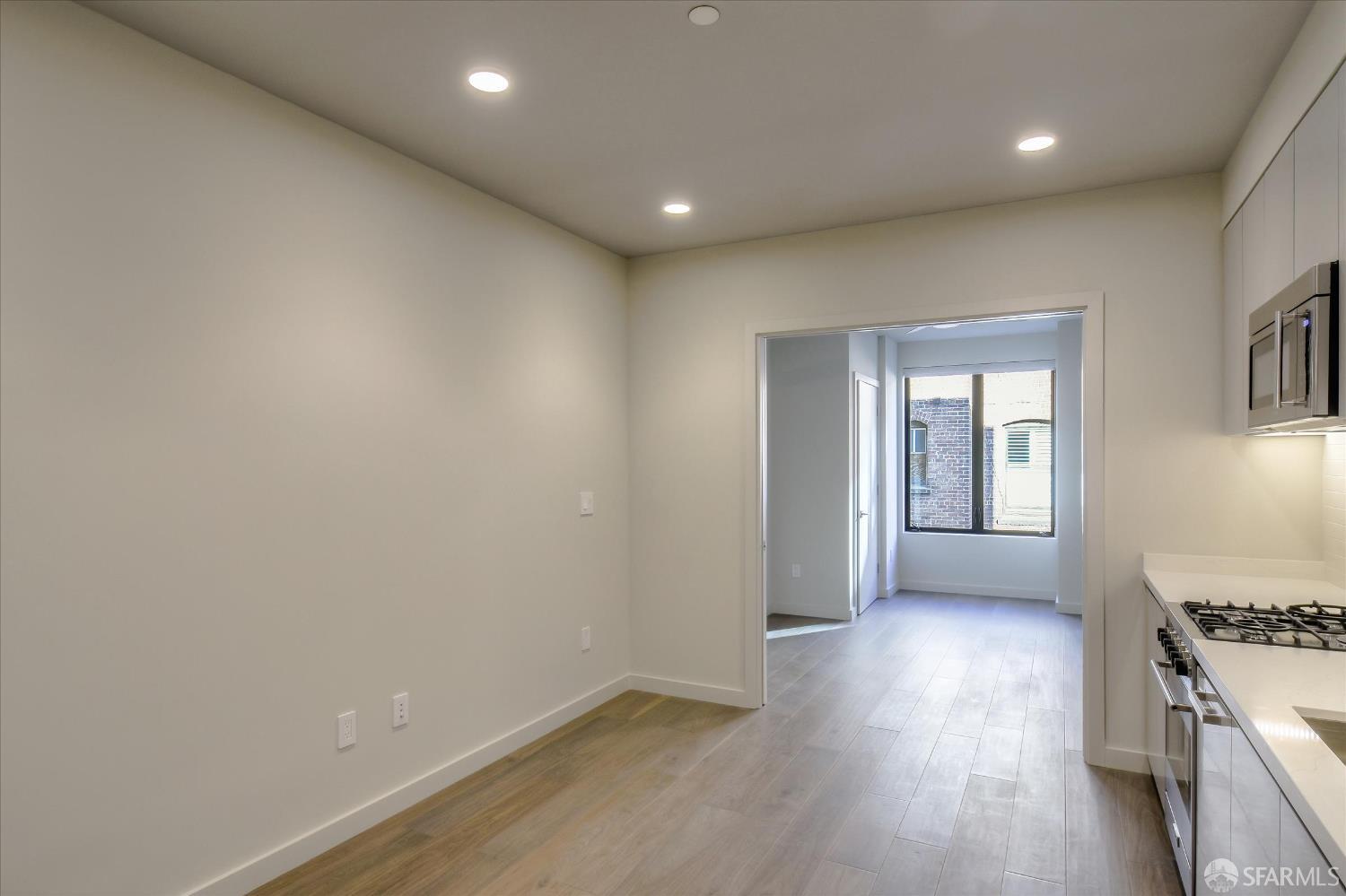 Detail Gallery Image 32 of 37 For 824 Hyde St, San Francisco,  CA 94109 - – Beds | – Baths