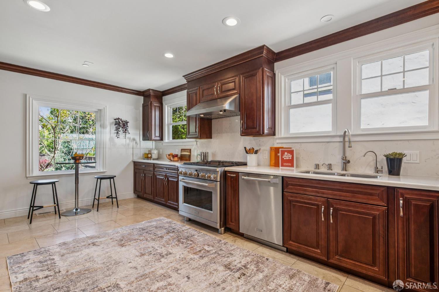 Detail Gallery Image 17 of 87 For 29 16th Ave, San Mateo,  CA 94402 - 4 Beds | 3 Baths