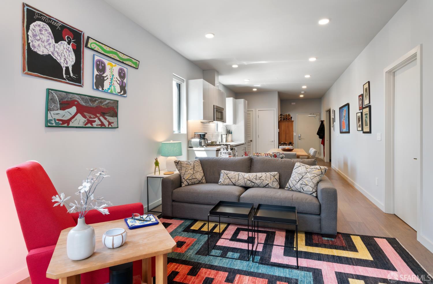 Detail Gallery Image 5 of 37 For 824 Hyde St, San Francisco,  CA 94109 - – Beds | – Baths