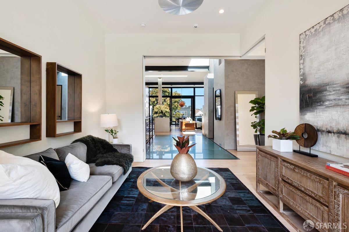 Detail Gallery Image 9 of 22 For 4258 26th St, San Francisco,  CA 94131 - 5 Beds | 4/1 Baths