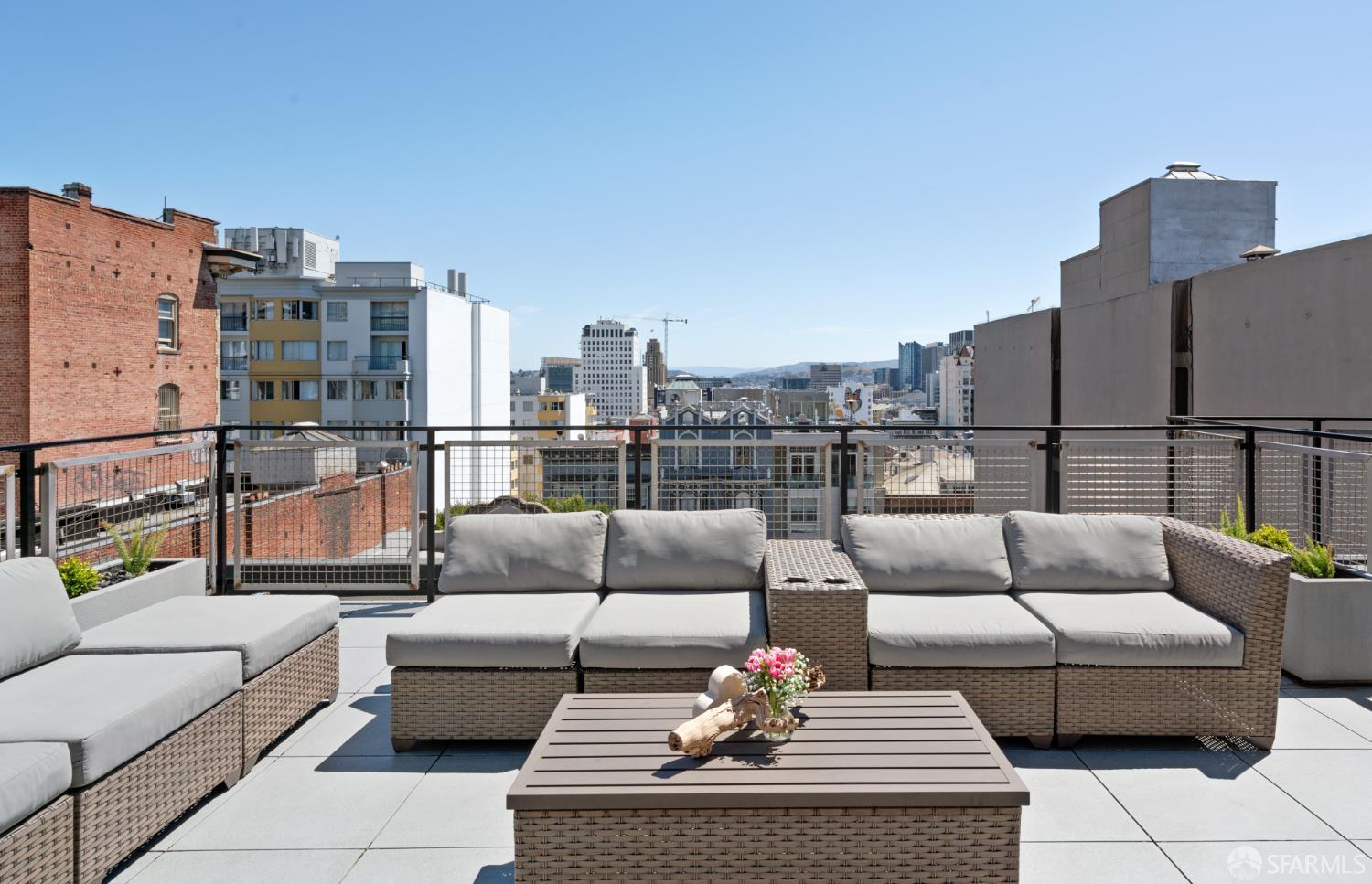 Detail Gallery Image 20 of 37 For 824 Hyde St, San Francisco,  CA 94109 - – Beds | – Baths
