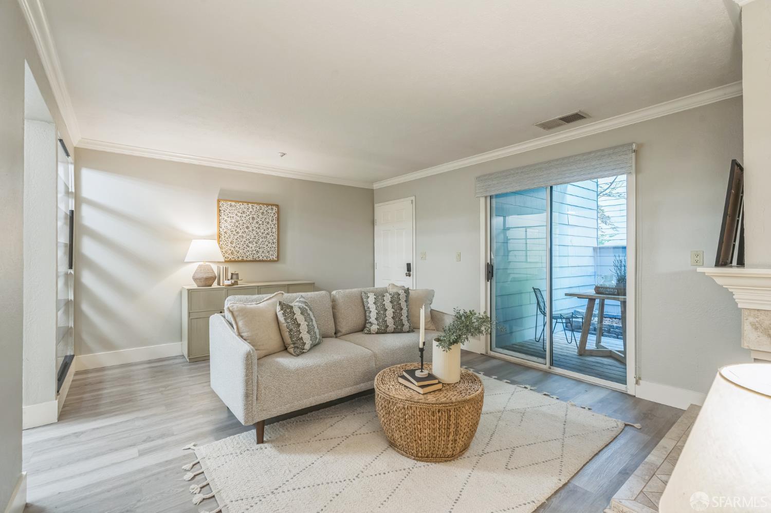Detail Gallery Image 2 of 15 For 3193 Wayside Plz #23,  Walnut Creek,  CA 94597 - 1 Beds | 1 Baths