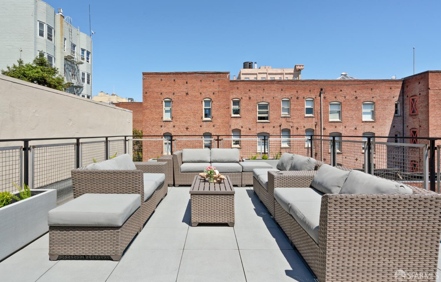 Detail Gallery Image 18 of 37 For 824 Hyde St, San Francisco,  CA 94109 - – Beds | – Baths