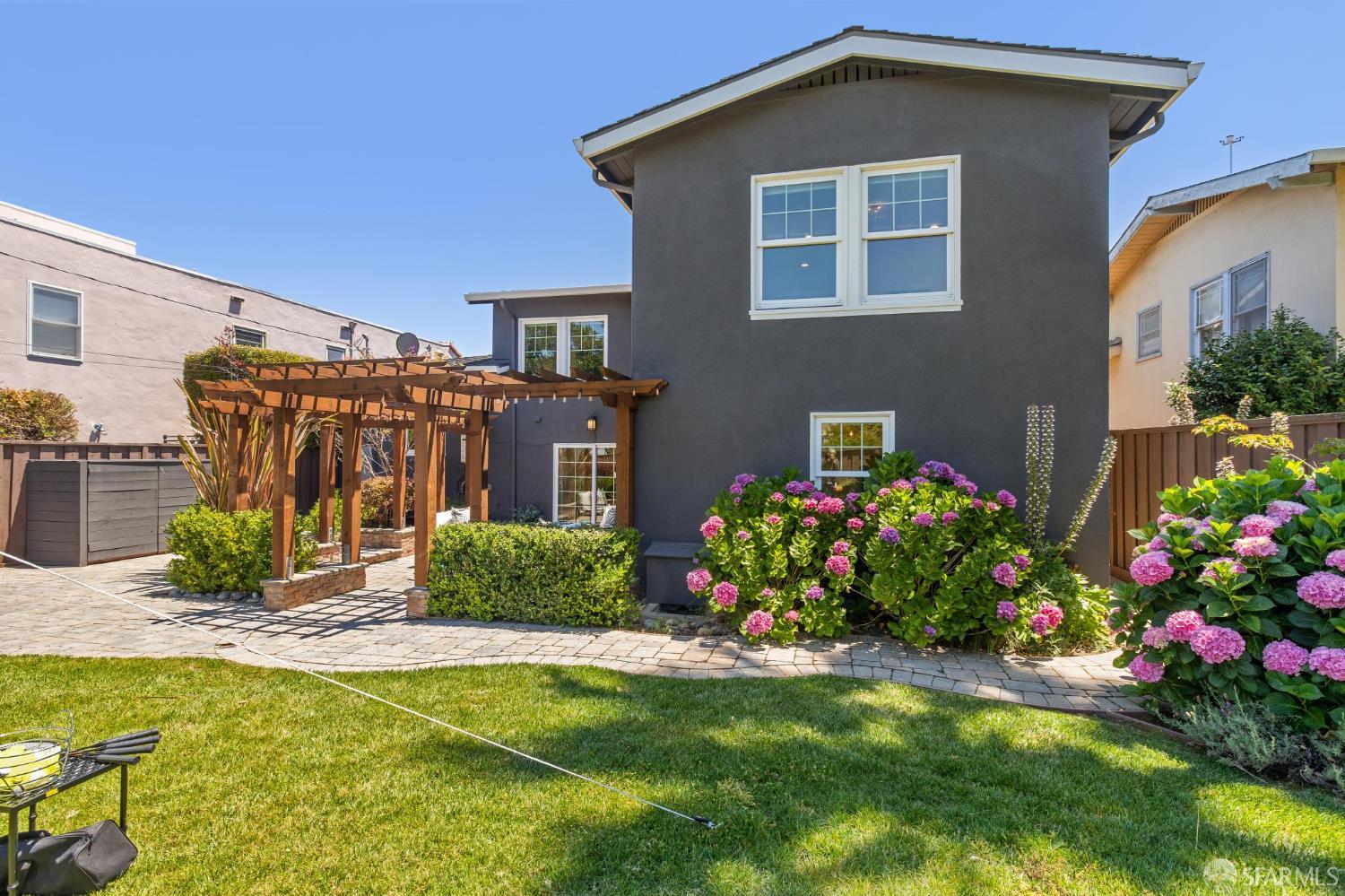 Detail Gallery Image 64 of 87 For 29 16th Ave, San Mateo,  CA 94402 - 4 Beds | 3 Baths