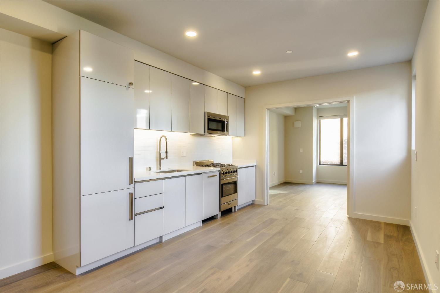 Detail Gallery Image 26 of 37 For 824 Hyde St, San Francisco,  CA 94109 - – Beds | – Baths