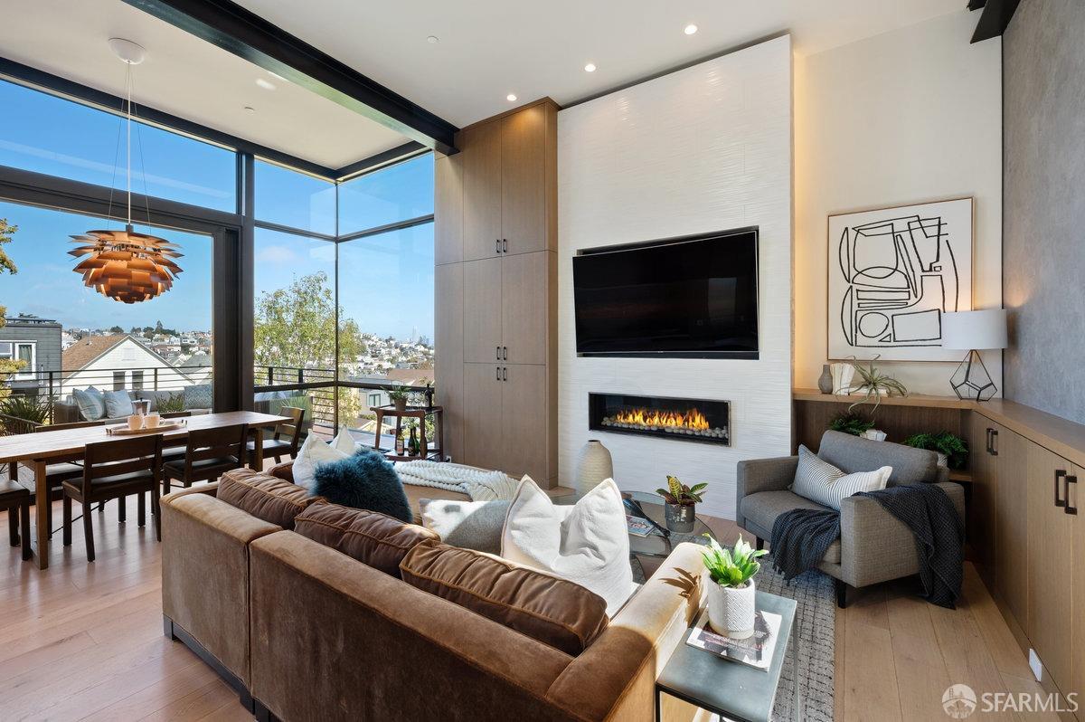Detail Gallery Image 3 of 22 For 4258 26th St, San Francisco,  CA 94131 - 5 Beds | 4/1 Baths