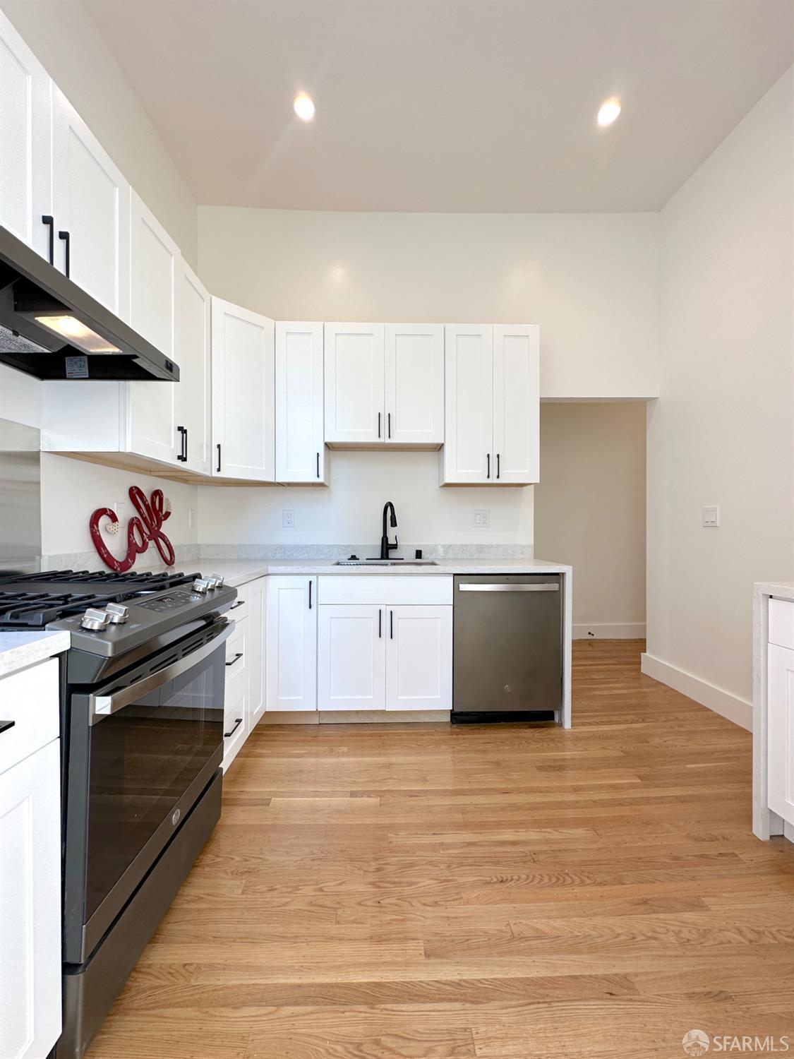 Detail Gallery Image 14 of 34 For 615 Octavia St, San Francisco,  CA 94102 - – Beds | – Baths