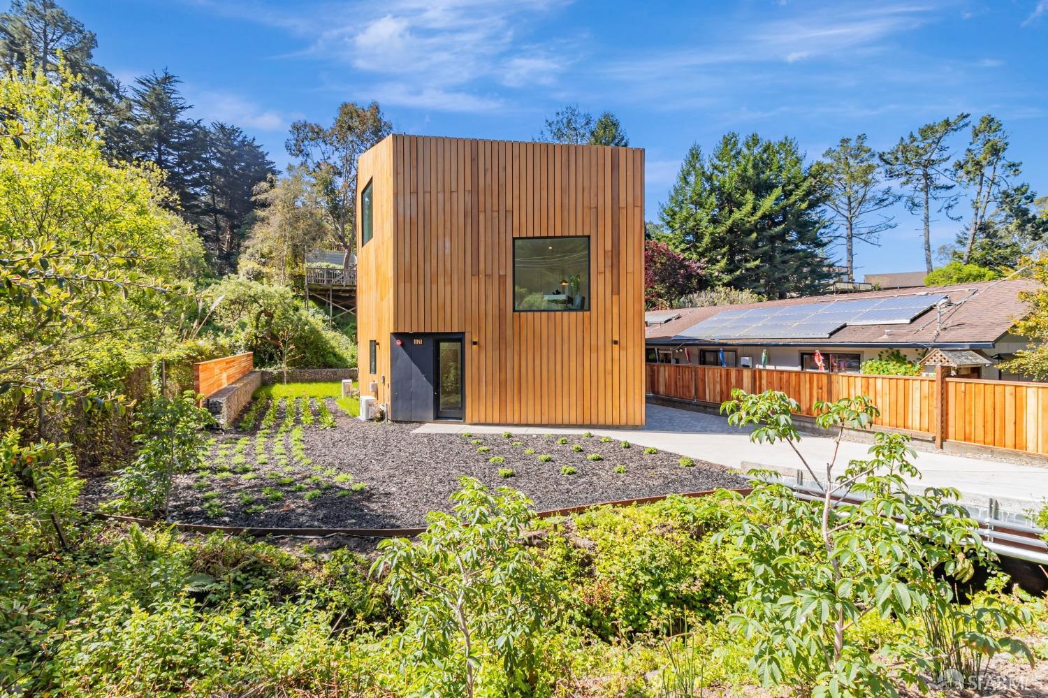 Detail Gallery Image 2 of 35 For 1841 Sunshine Valley Rd, Moss Beach,  CA 94038 - 4 Beds | 4 Baths