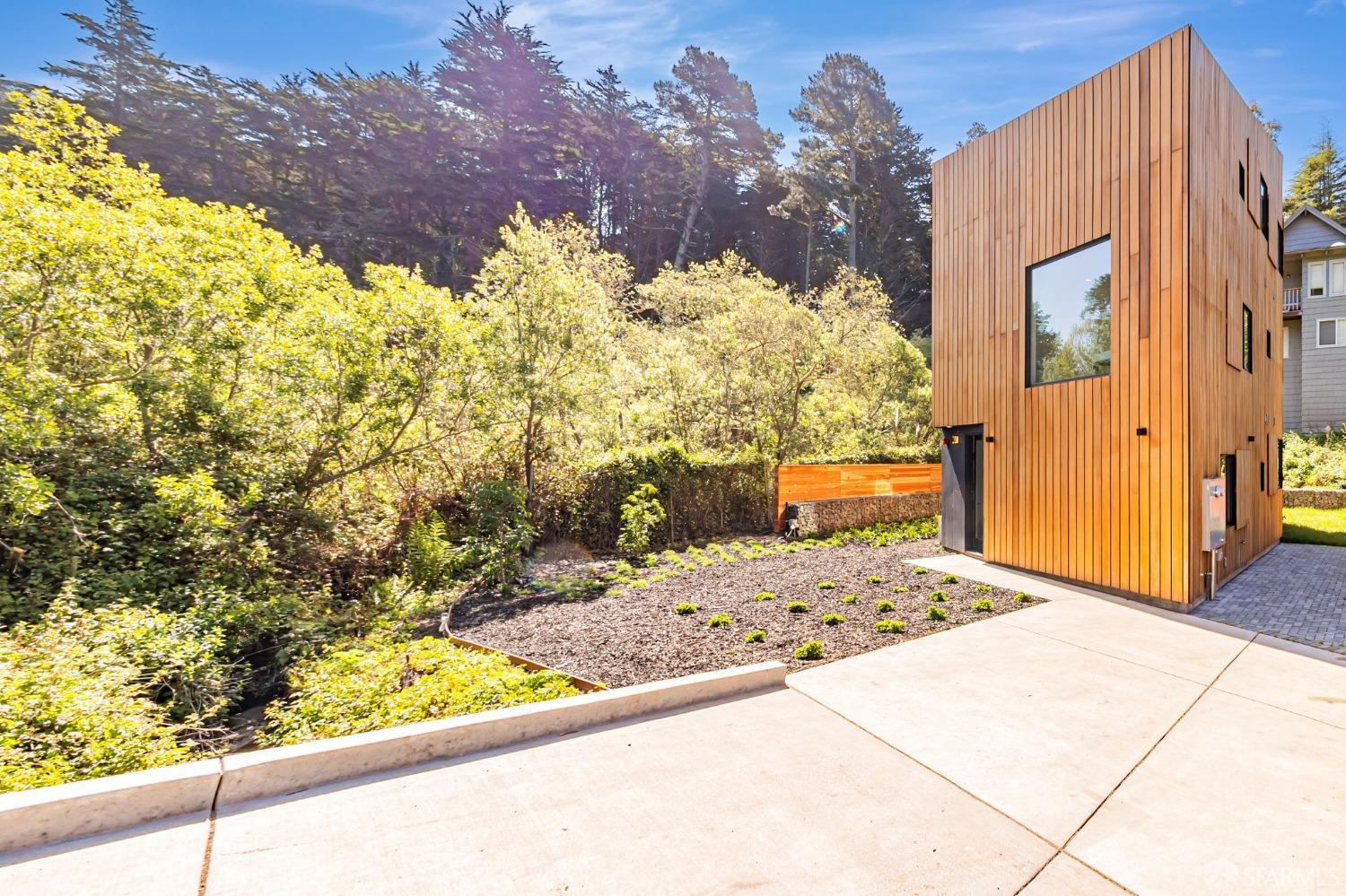 Detail Gallery Image 6 of 35 For 1841 Sunshine Valley Rd, Moss Beach,  CA 94038 - 4 Beds | 4 Baths