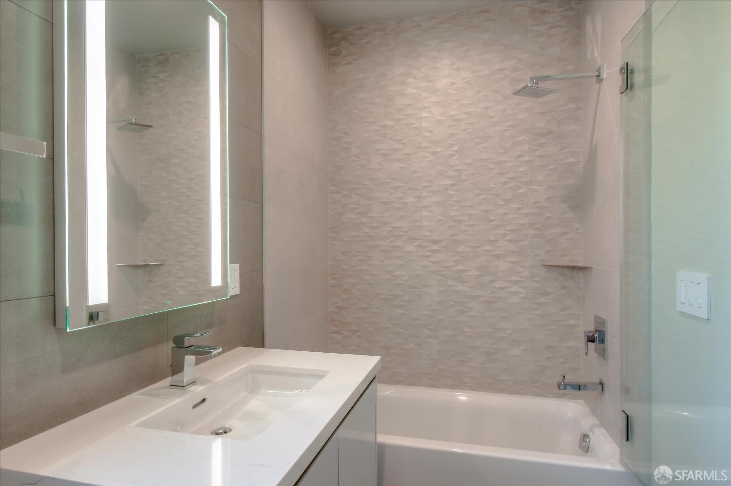 Detail Gallery Image 28 of 37 For 824 Hyde St, San Francisco,  CA 94109 - – Beds | – Baths