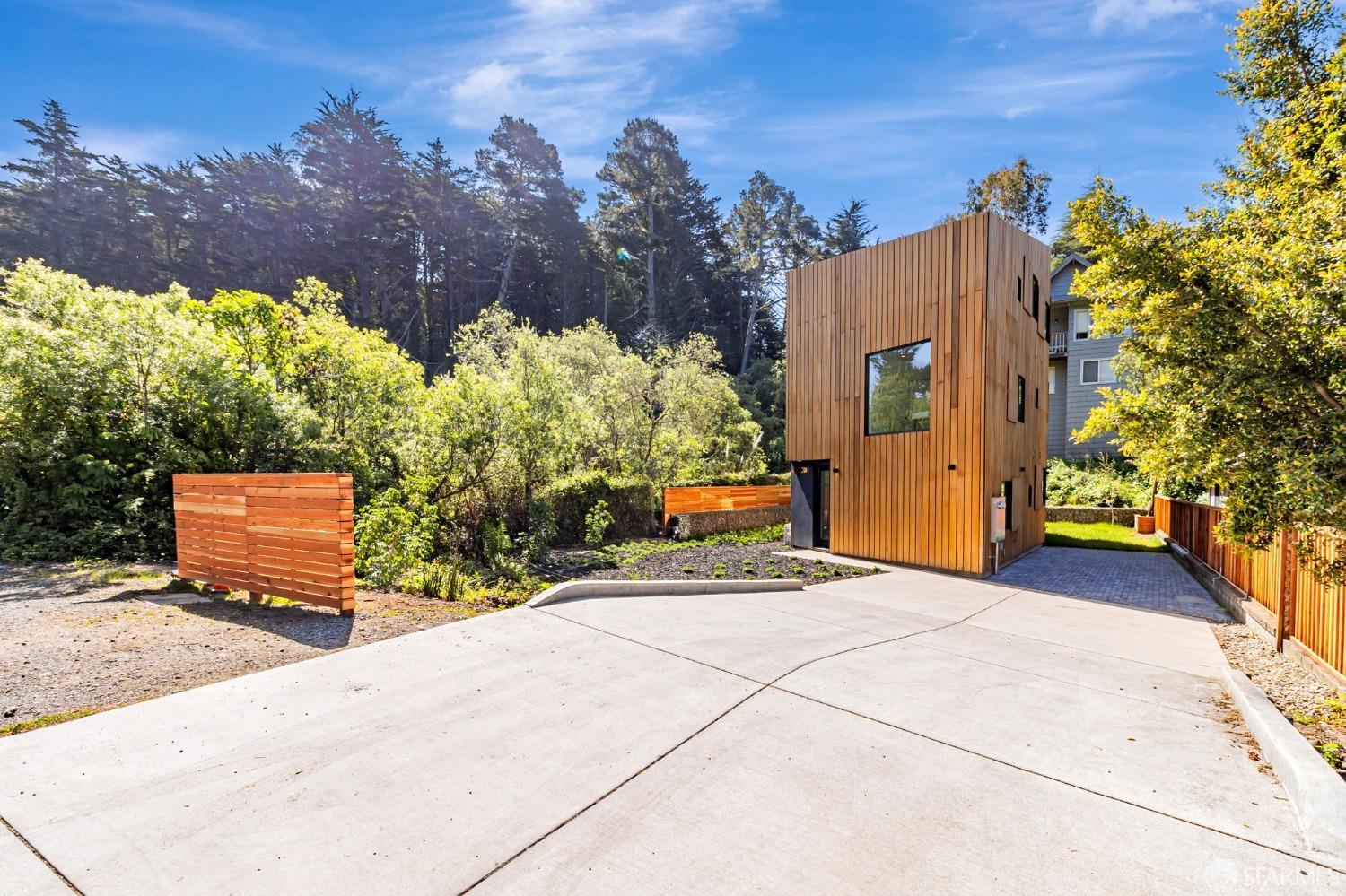 Detail Gallery Image 3 of 35 For 1841 Sunshine Valley Rd, Moss Beach,  CA 94038 - 4 Beds | 4 Baths