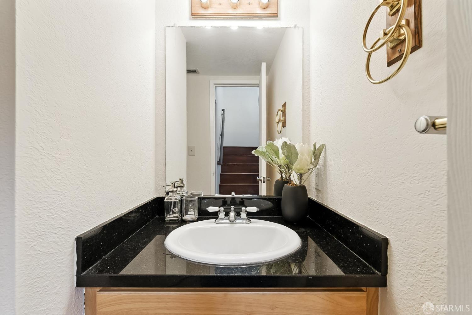 Detail Gallery Image 18 of 41 For 113 Westgate Cir, San Pablo,  CA 94806 - 2 Beds | 1/1 Baths