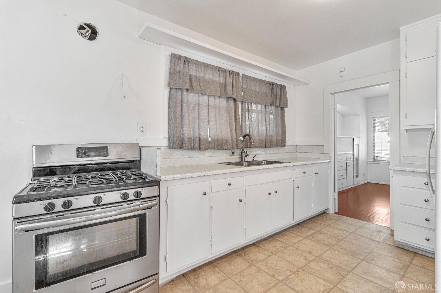 Detail Gallery Image 14 of 42 For 2709 Nicol Ave, Oakland,  CA 94602 - 3 Beds | 1 Baths