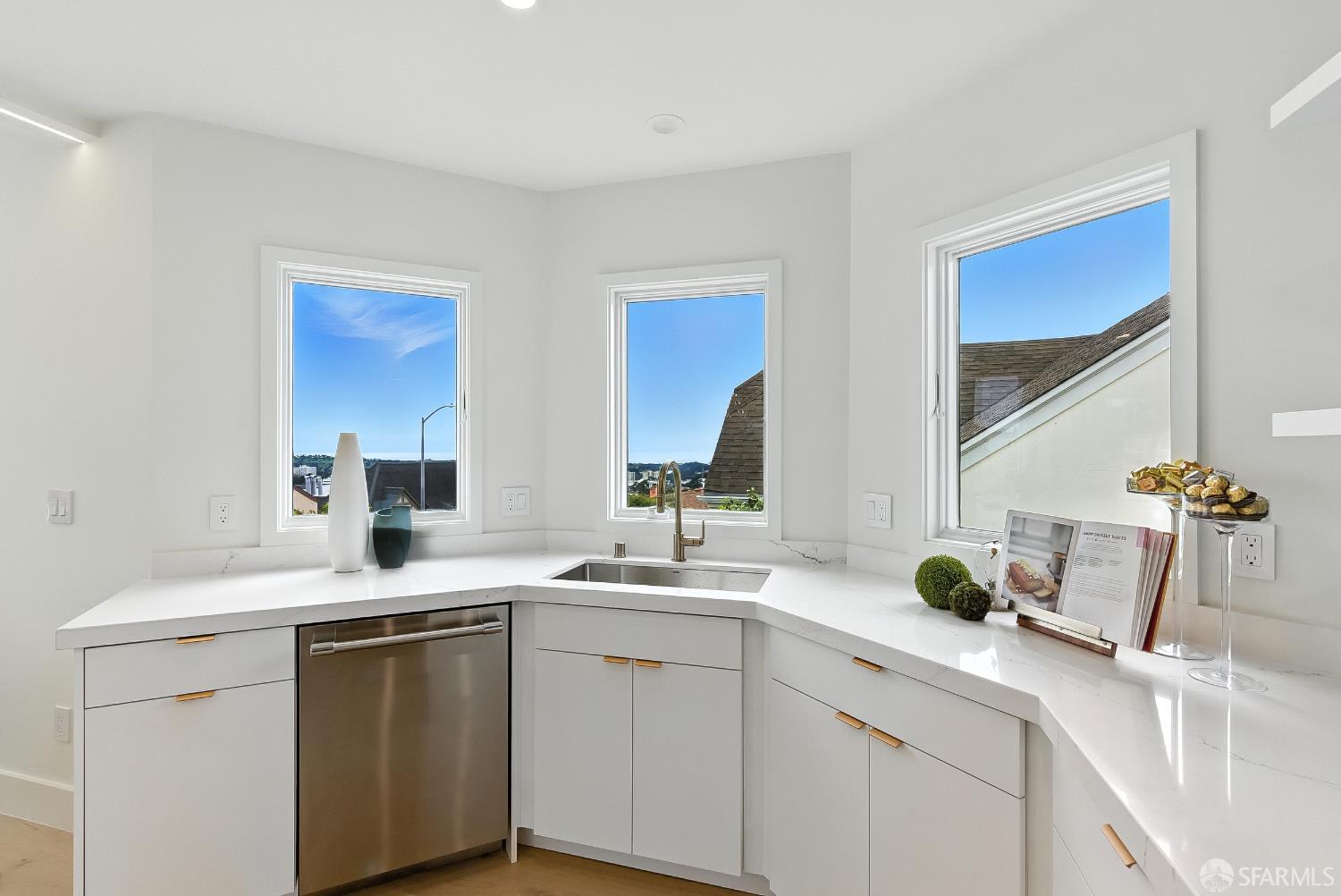 Detail Gallery Image 12 of 42 For 160 Upland Dr, San Francisco,  CA 94127 - 5 Beds | 4 Baths