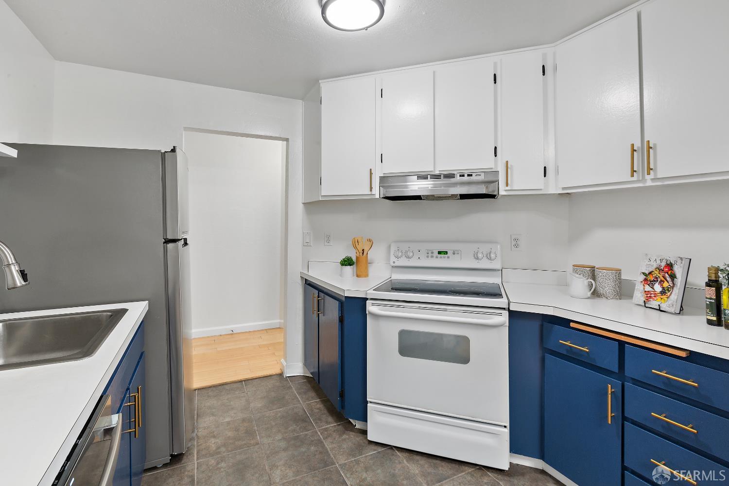 Photo #5: 425058785 Listing 