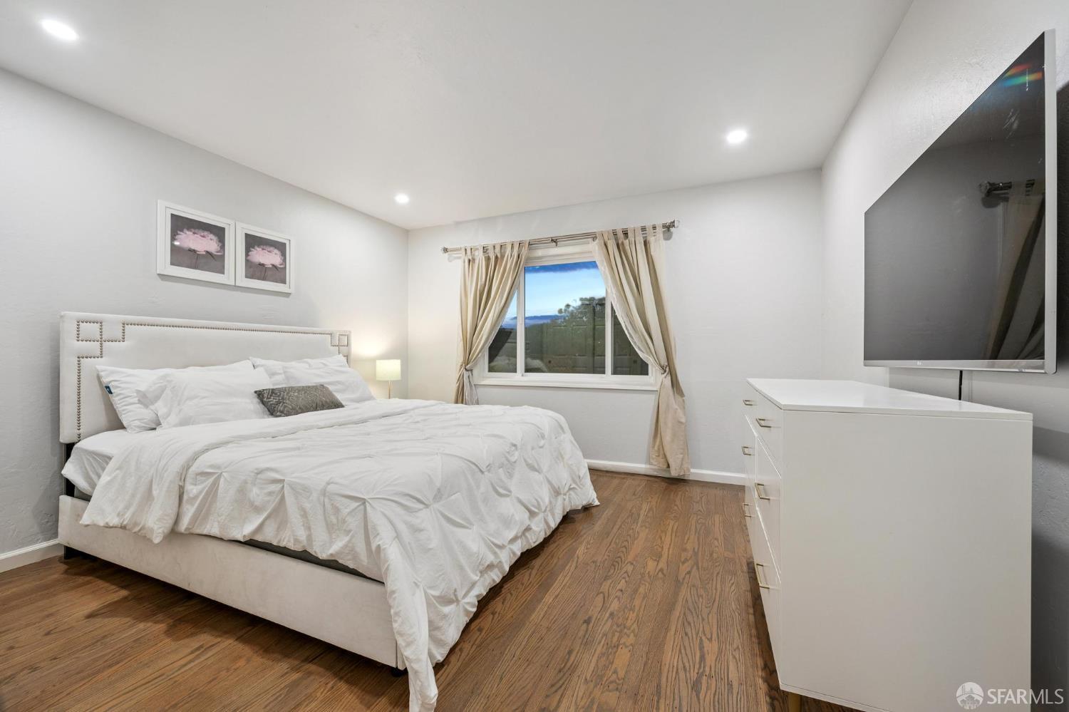 Detail Gallery Image 13 of 55 For 15 Belle Ave, San Francisco,  CA 94132 - 3 Beds | 2 Baths