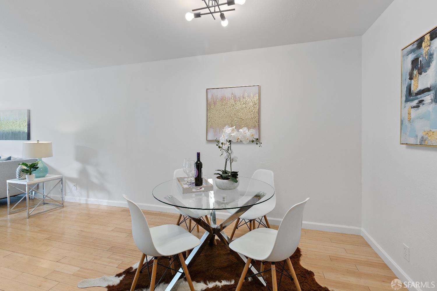 Photo #6: 425058785 Listing 