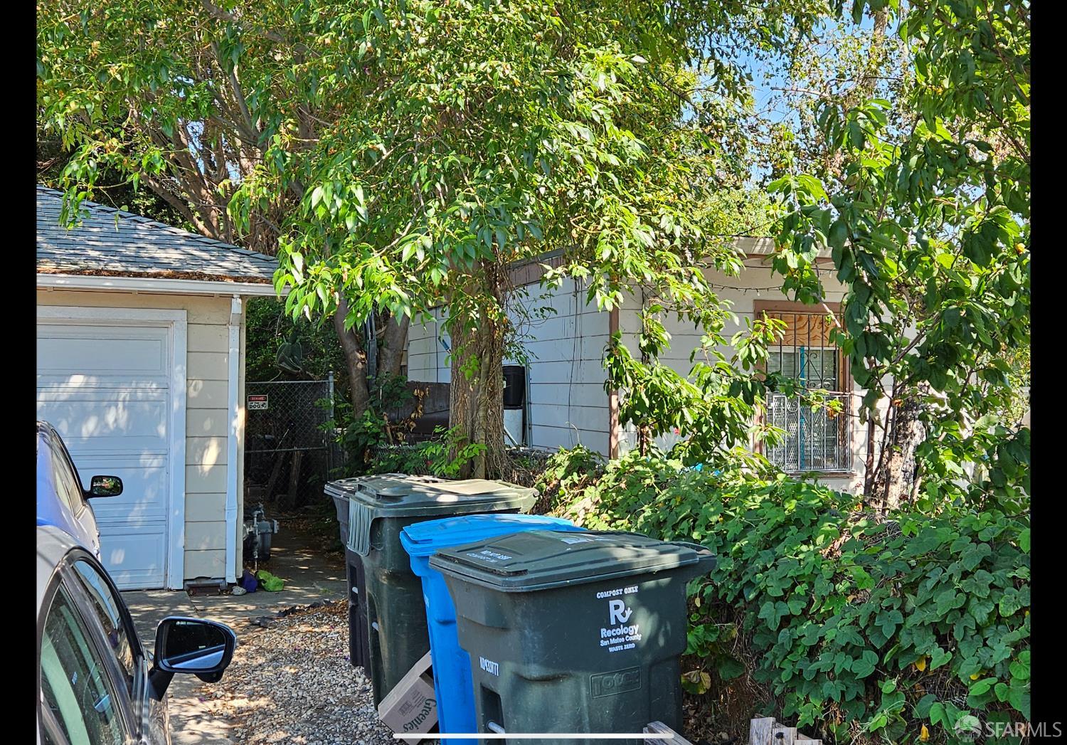 Detail Gallery Image 2 of 5 For 1024 Laurel Ave, East Palo Alto,  CA 94303 - 2 Beds | 1 Baths