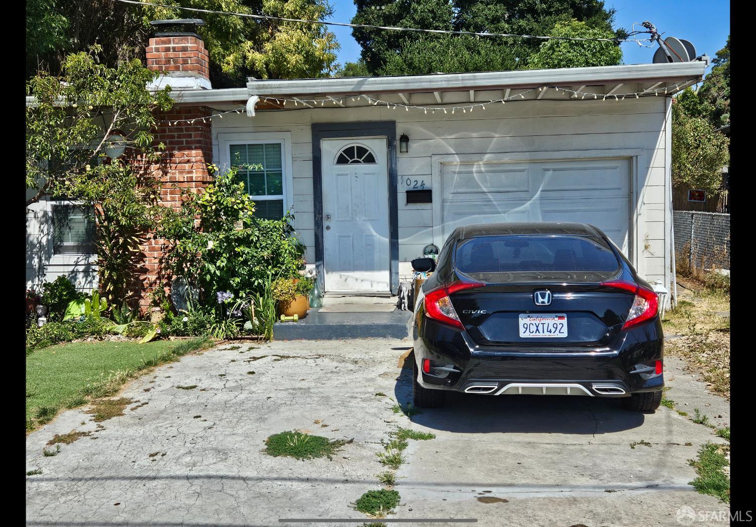 Detail Gallery Image 1 of 5 For 1024 Laurel Ave, East Palo Alto,  CA 94303 - 2 Beds | 1 Baths