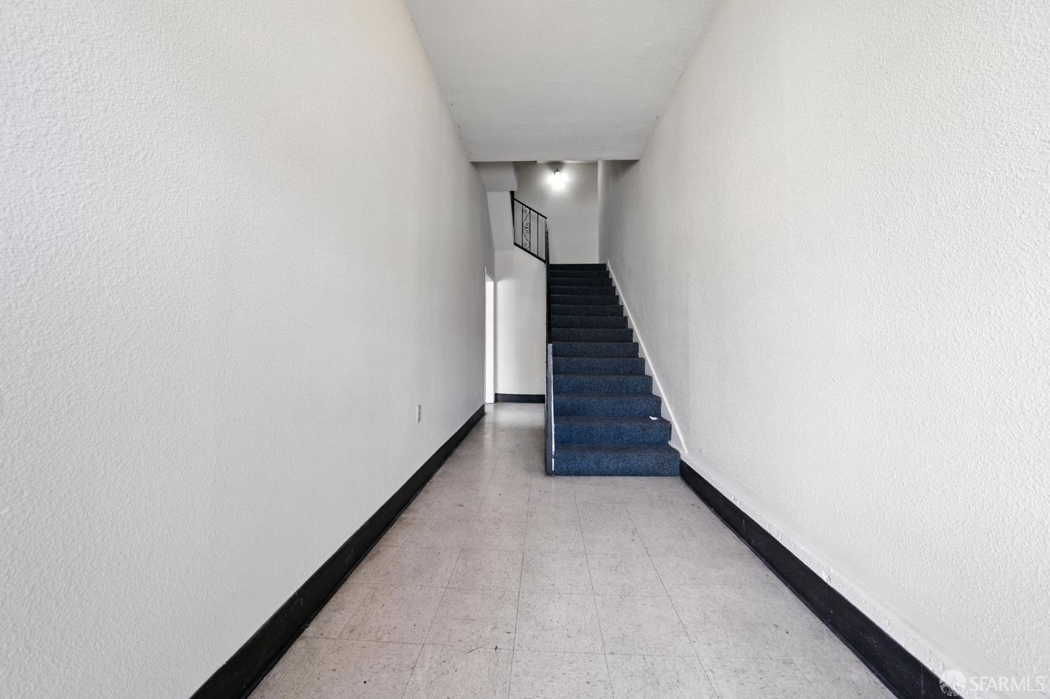 Photo #3: 425058730 Listing 