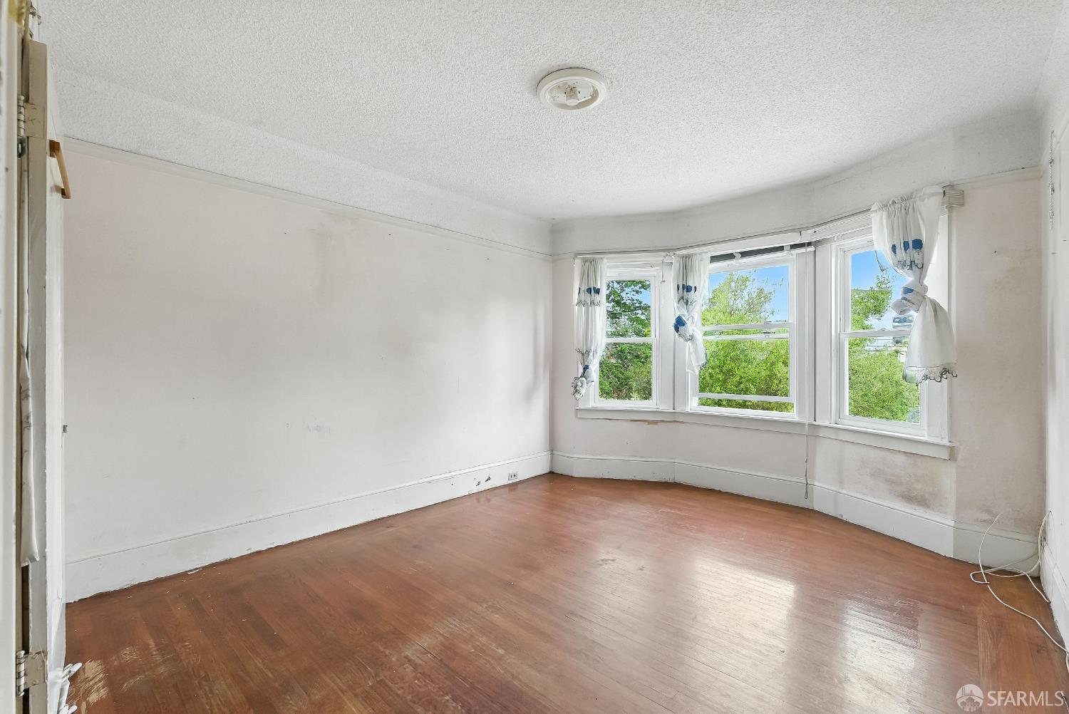 Detail Gallery Image 7 of 10 For 69 Lisbon St, San Francisco,  CA 94112 - 2 Beds | 1 Baths