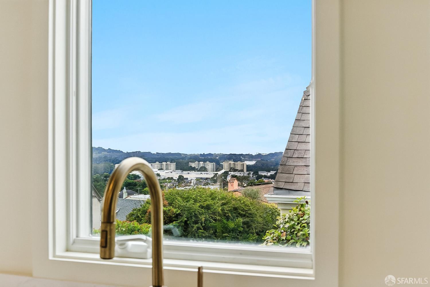 Detail Gallery Image 13 of 42 For 160 Upland Dr, San Francisco,  CA 94127 - 5 Beds | 4 Baths