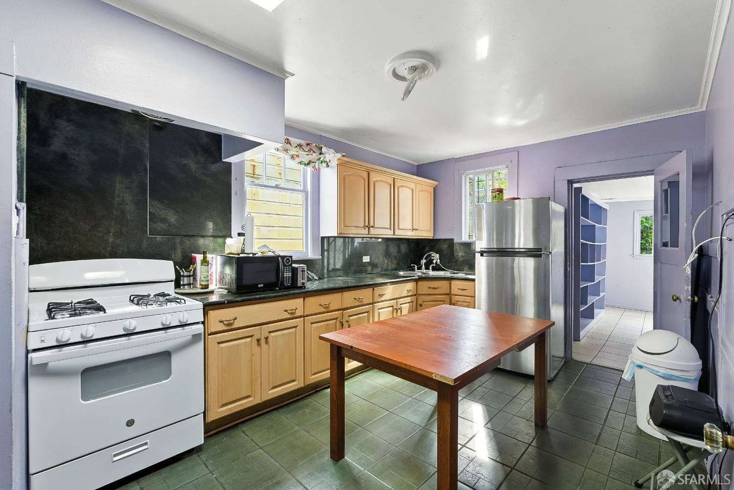Detail Gallery Image 2 of 10 For 69 Lisbon St, San Francisco,  CA 94112 - 2 Beds | 1 Baths
