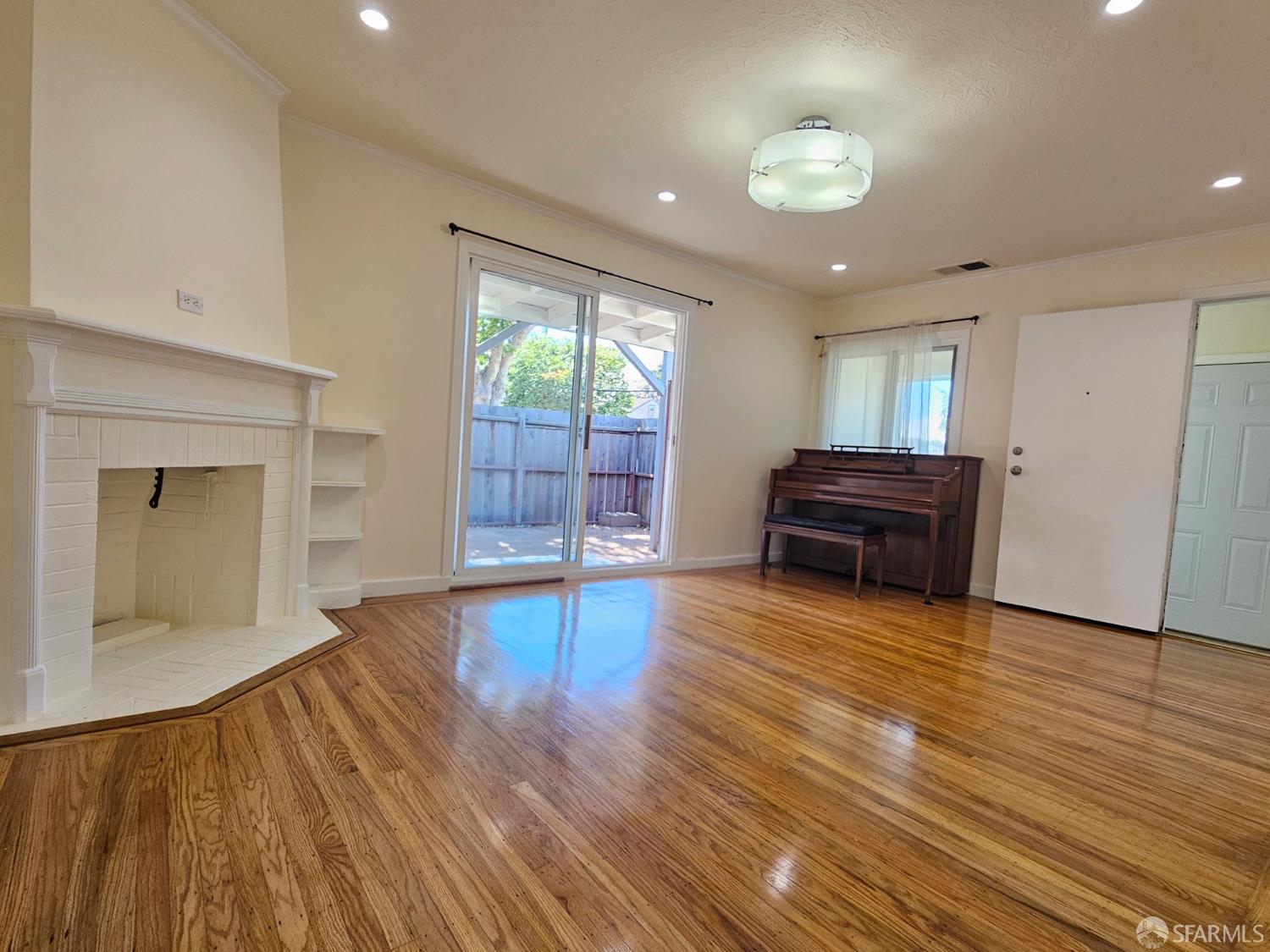Detail Gallery Image 8 of 42 For 310 Pine St, San Bruno,  CA 94066 - 3 Beds | 2 Baths