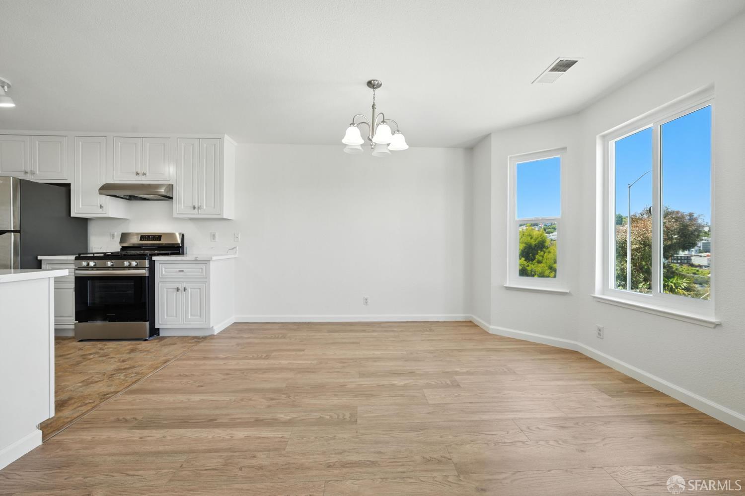 Photo #9: 425058730 Listing: Photo #9