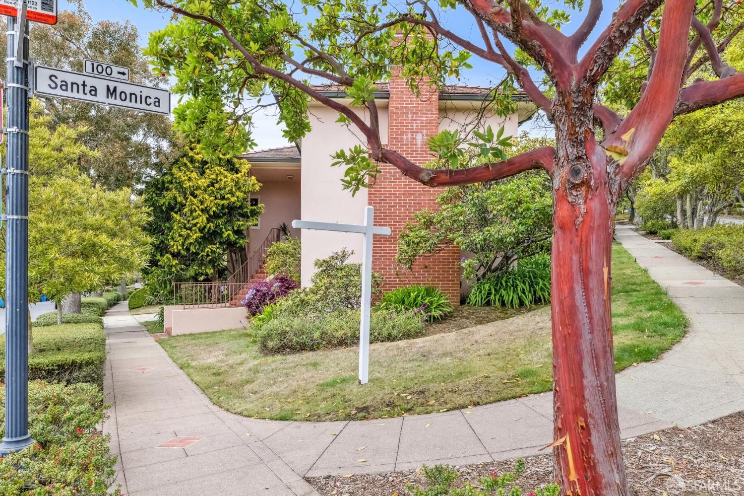 Detail Gallery Image 3 of 75 For 95 Santa Paula Ave, San Francisco,  CA 94127 - 4 Beds | 2/1 Baths