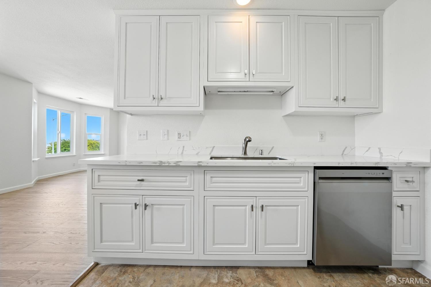 Photo #12: 425058730 Listing: Photo #12