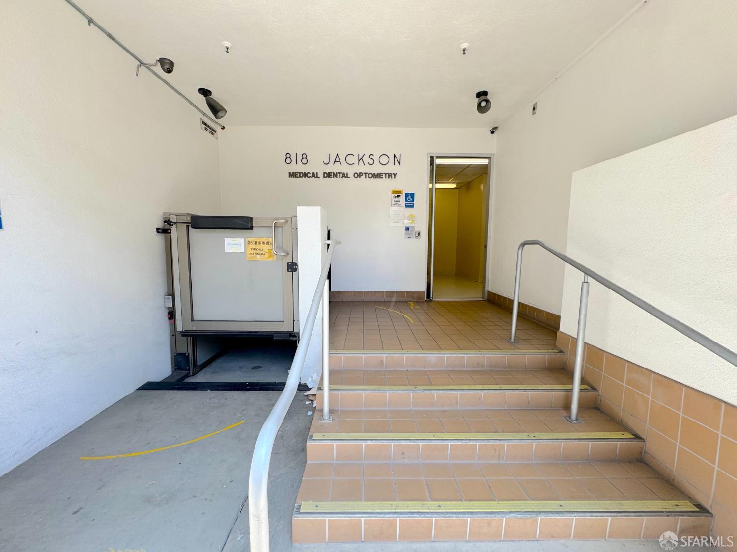 Detail Gallery Image 2 of 5 For 818 Jackson St, San Francisco,  CA 94133 - – Beds | – Baths