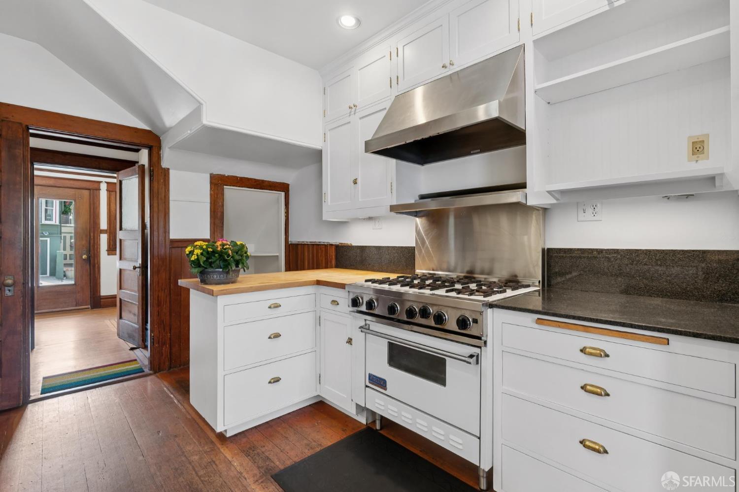 Detail Gallery Image 18 of 32 For 1781 Sanchez St, San Francisco,  CA 94131 - 4 Beds | 2/1 Baths
