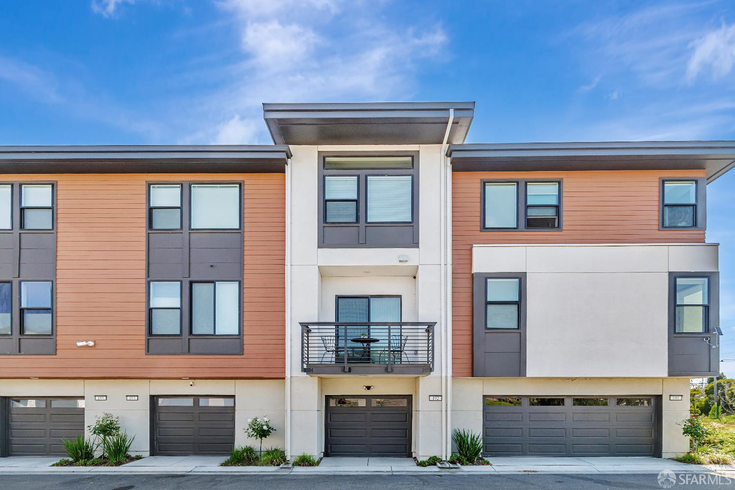 Detail Gallery Image 1 of 33 For 192 Waters Park Cir #2,  San Mateo,  CA 94403 - 2 Beds | 2/1 Baths