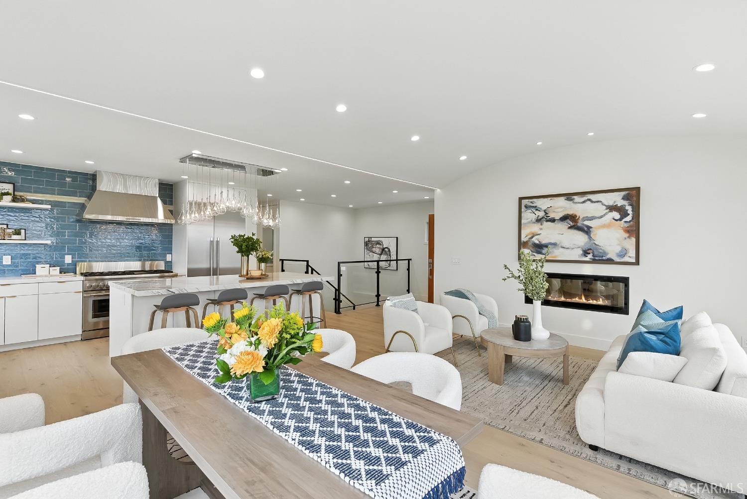 Detail Gallery Image 2 of 42 For 160 Upland Dr, San Francisco,  CA 94127 - 5 Beds | 4 Baths