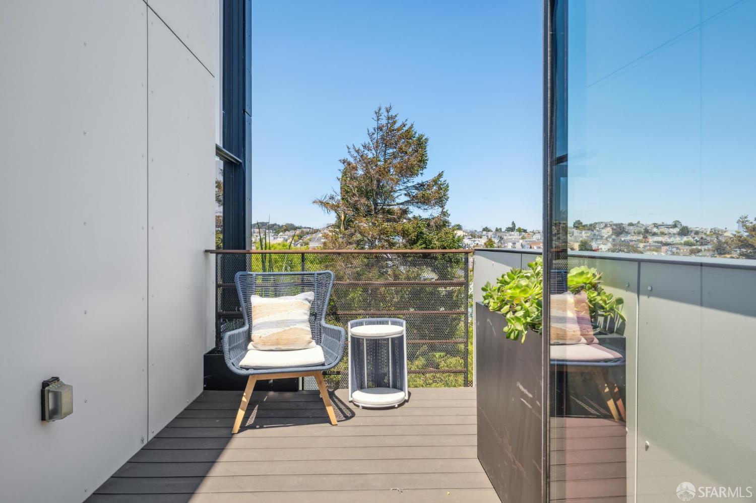 Detail Gallery Image 35 of 85 For 466 Clipper St, San Francisco,  CA 94114 - 5 Beds | 3/1 Baths