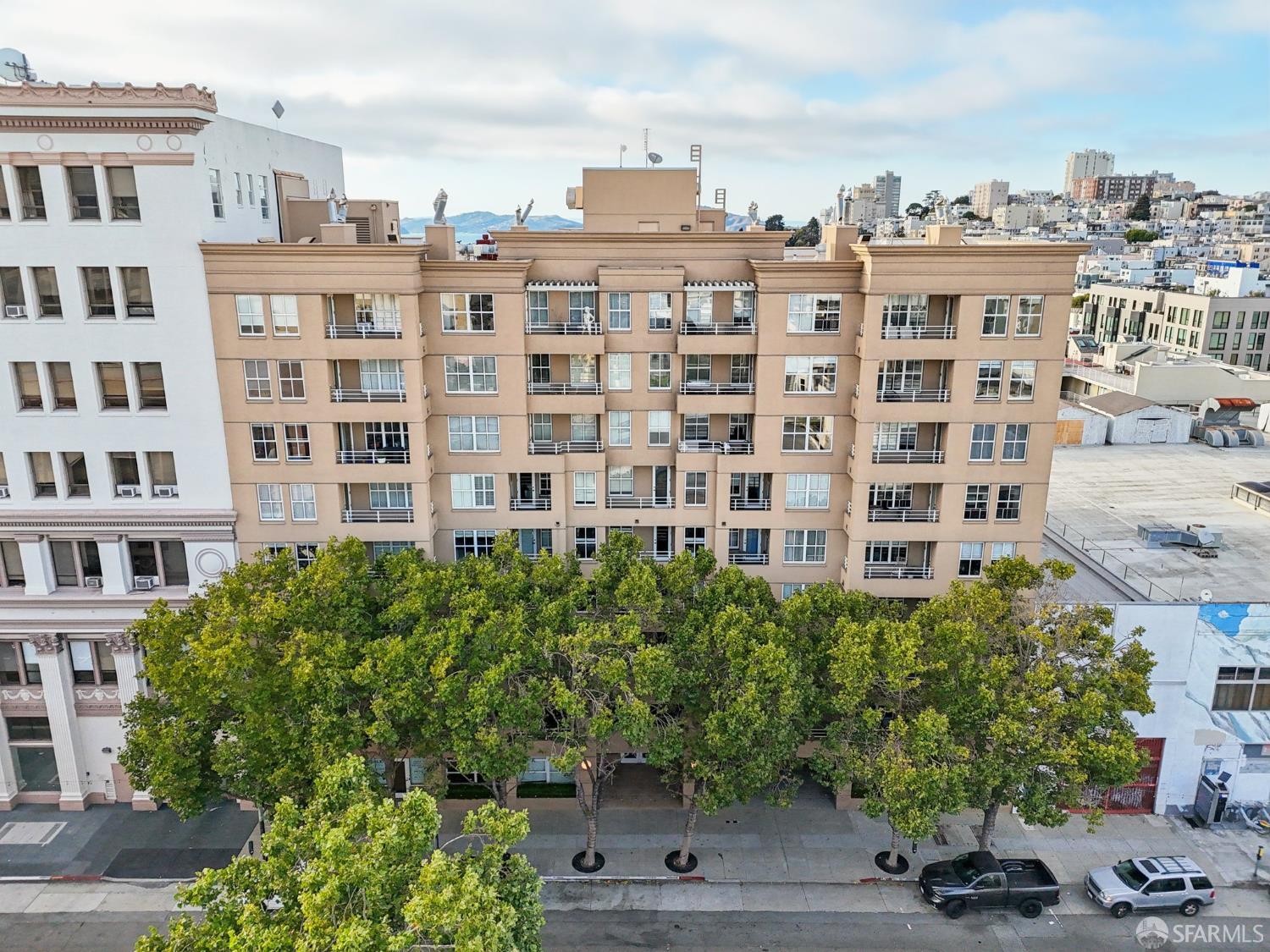 Photo #2: 425055641 Listing 