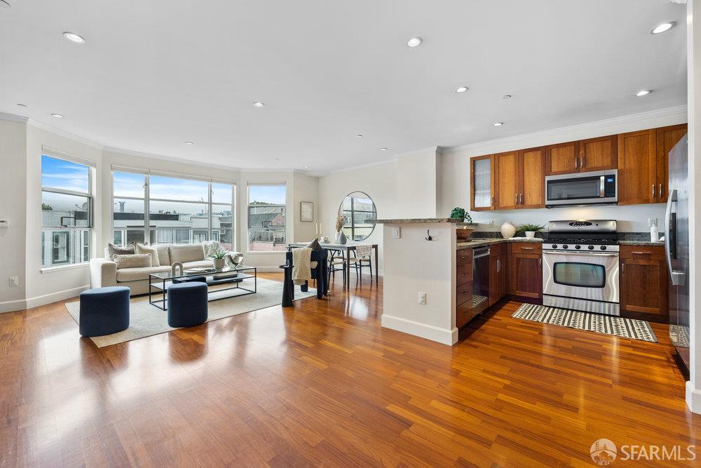 Detail Gallery Image 8 of 39 For 1354 Utah St, San Francisco,  CA 94110 - 2 Beds | 2/1 Baths