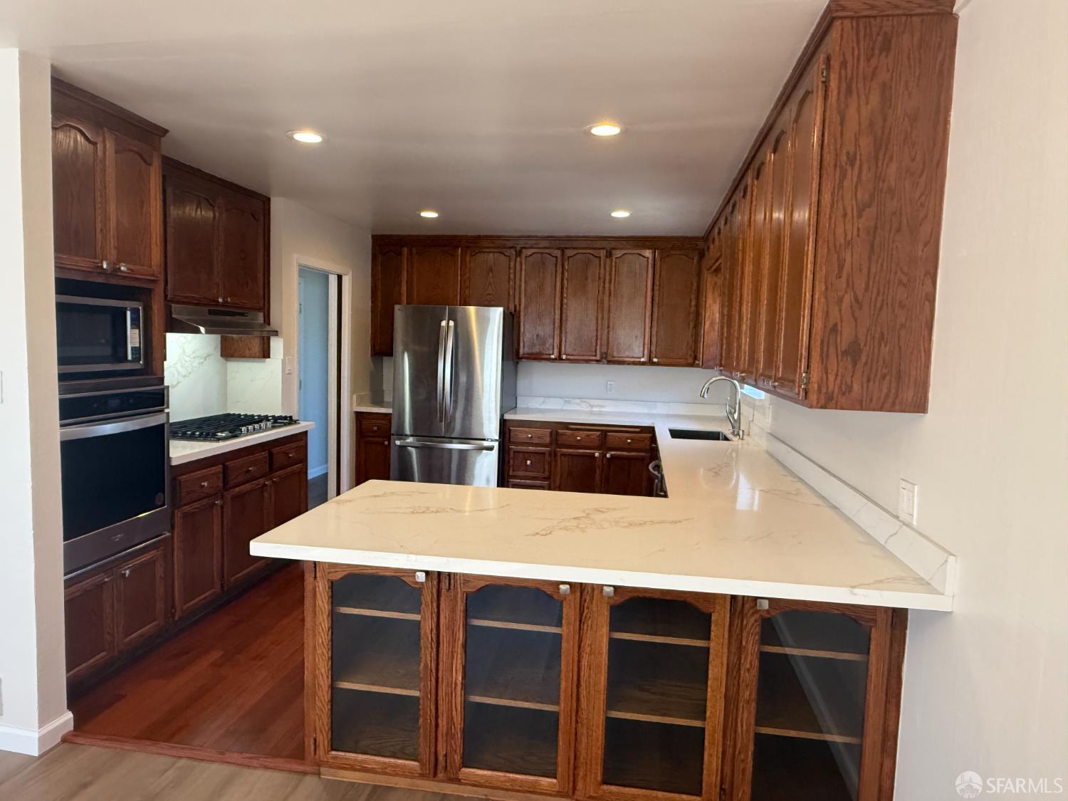 Detail Gallery Image 5 of 17 For 441 Saint Francis Blvd, Daly City,  CA 94015 - 3 Beds | 3 Baths