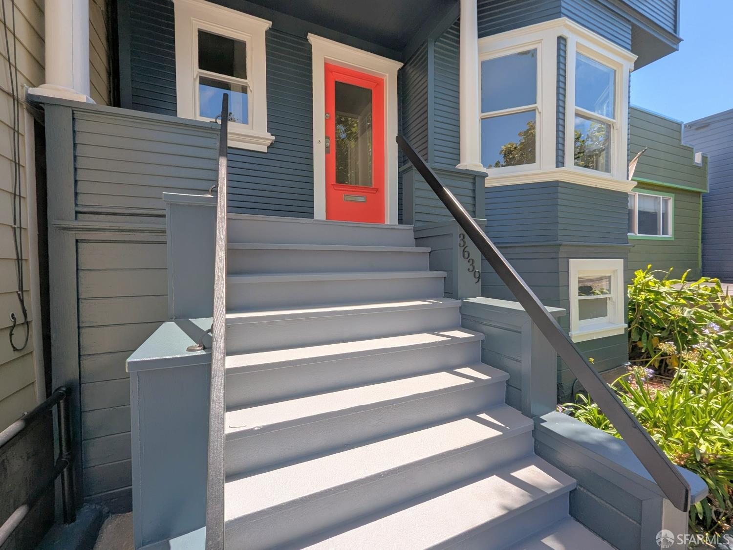 Detail Gallery Image 3 of 37 For 3639 Mission St, San Francisco,  CA 94110 - 3 Beds | 2 Baths