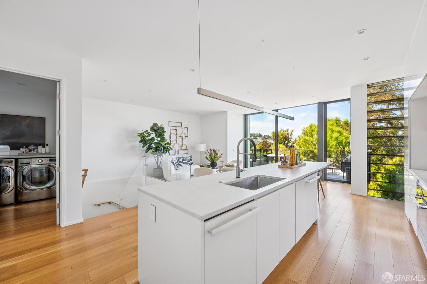 Detail Gallery Image 19 of 85 For 466 Clipper St, San Francisco,  CA 94114 - 5 Beds | 3/1 Baths