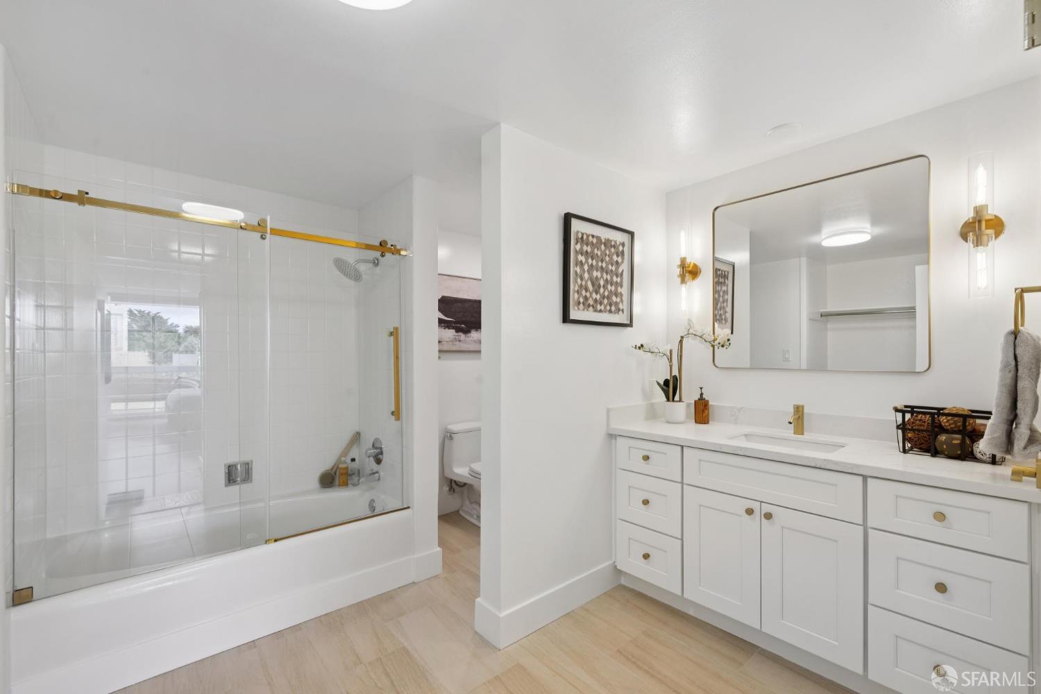 Detail Gallery Image 13 of 29 For 2200 Sacramento St #403,  San Francisco,  CA 94115 - 2 Beds | 2 Baths