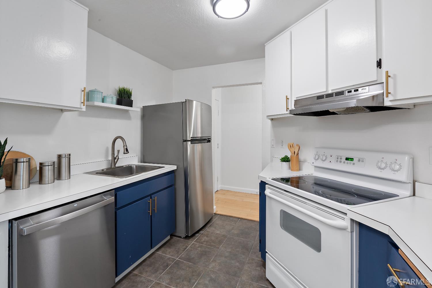 Photo #4: 425058785 Listing 