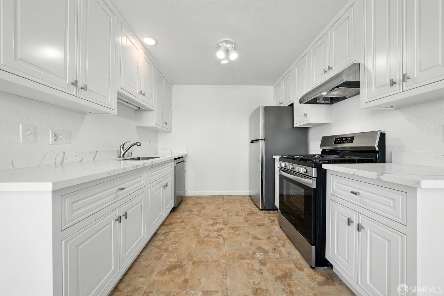 Photo #10: 425058730 Listing: Photo #10