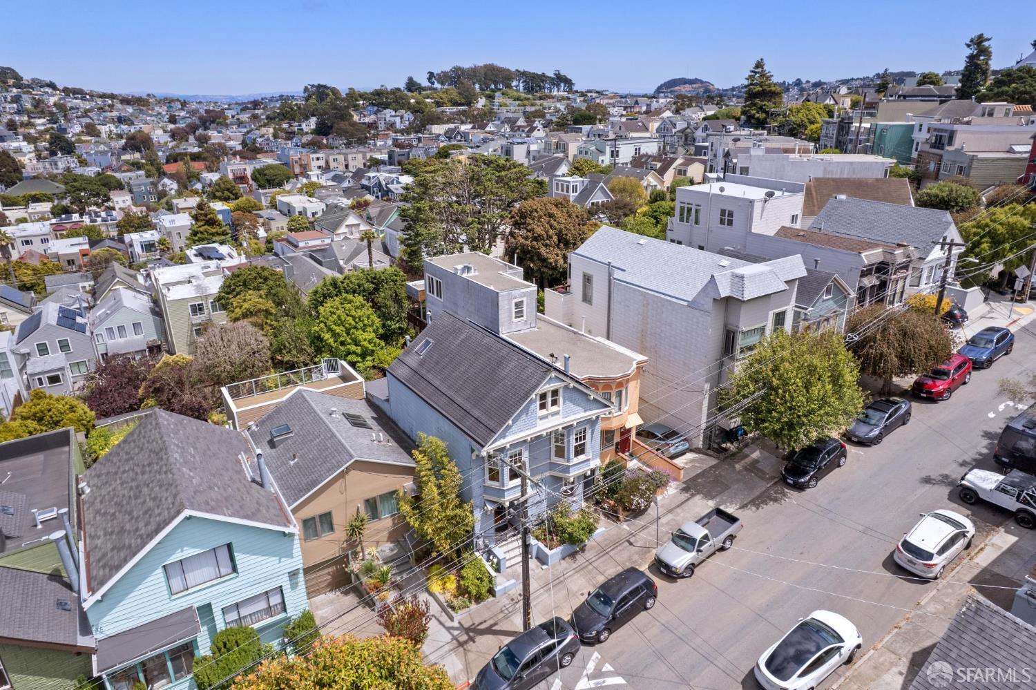 Detail Gallery Image 6 of 32 For 1781 Sanchez St, San Francisco,  CA 94131 - 4 Beds | 2/1 Baths